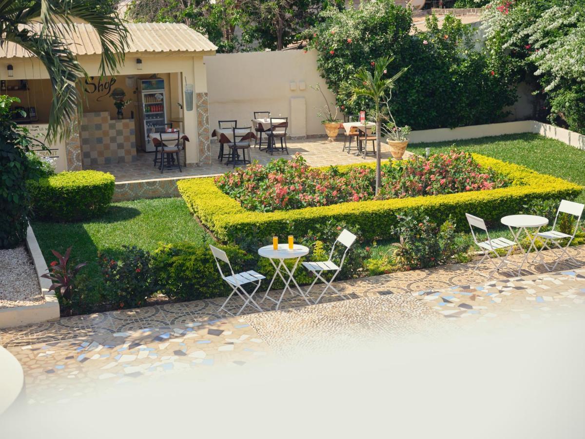 Pelican Residence Fajara Extérieur photo