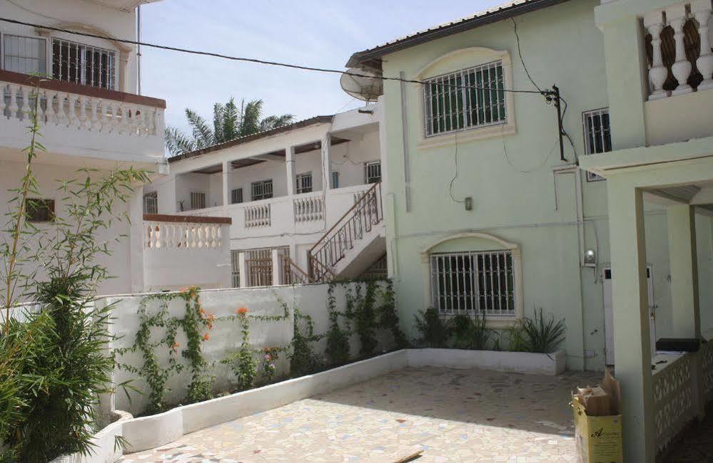 Pelican Residence Fajara Extérieur photo